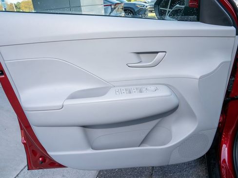 Used 2025 Hyundai Kona SEL image 11