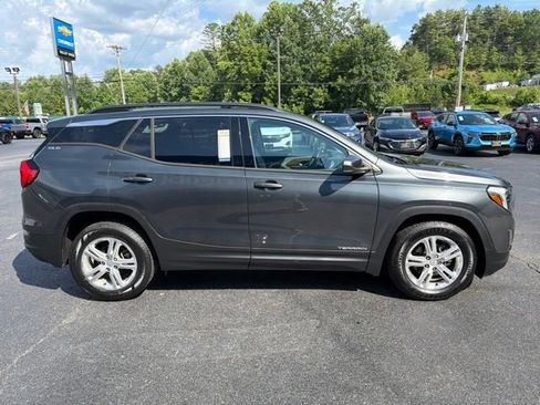 Used 2020 GMC Terrain SLE w/ Driver Convenience Package FWD image 3