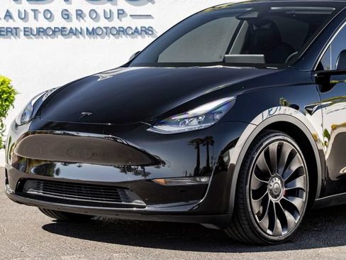 Used 2023 Tesla Model Y Performance AWD/4WD image 2