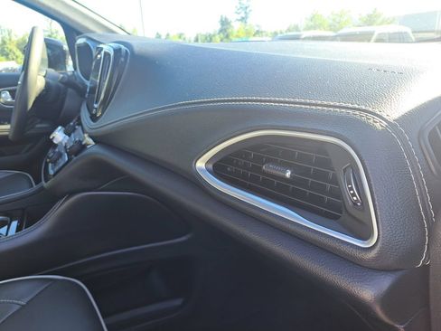 Used 2025 Chrysler Pacifica Limited FWD image 38