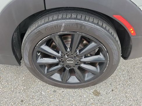 Used 2019 MINI Cooper Clubman ALL4 w/ Premium Package image 9