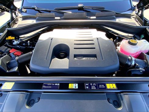 New 2026 Land Rover Range Rover SE image 14