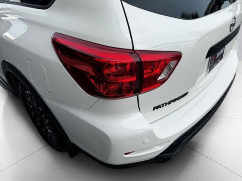 Used 2020 Nissan Pathfinder SL image 15