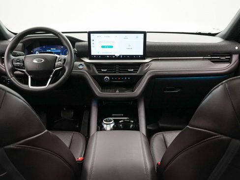 Certified 2025 Ford Explorer Platinum image 14