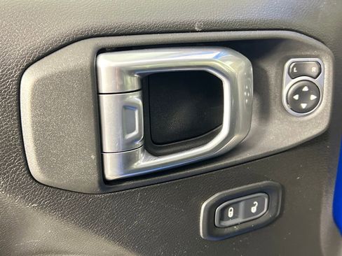 Used 2023 Jeep Gladiator Sport image 17