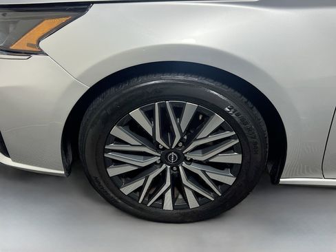 Used 2024 Nissan Altima 2.5 SV image 13