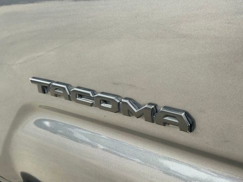 Used 2017 Toyota Tacoma TRD Sport w/ Tow Package RWD image 15