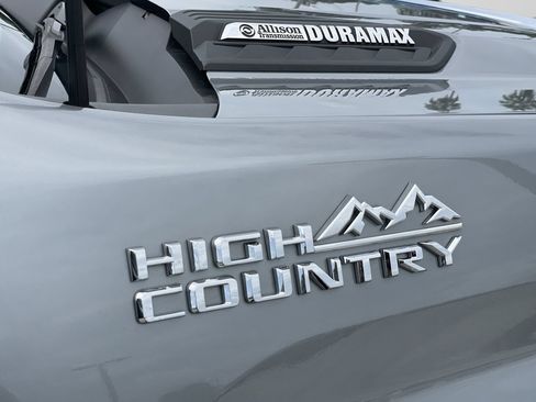 Used 2024 Chevrolet Silverado 2500 High Country w/ High Country Premium Package AWD/4WD image 9