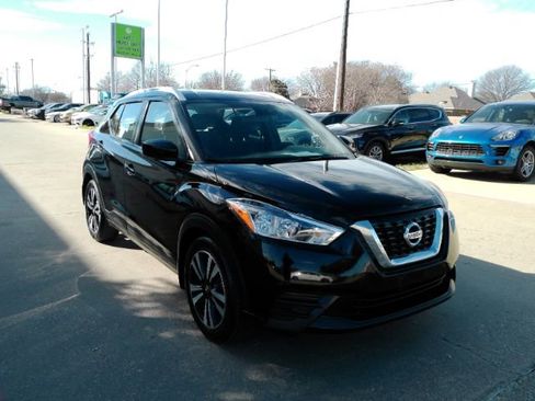Used 2018 Nissan Kicks SV image 4
