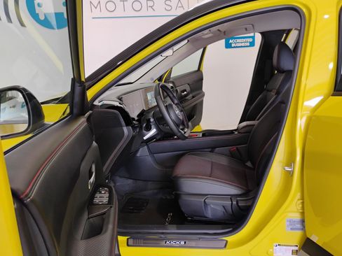 Used 2025 Nissan Kicks SR w/ Illumination Package image 26