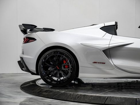 Used 2023 Chevrolet Corvette Z06 w/ Z07 Performance Package RWD image 26