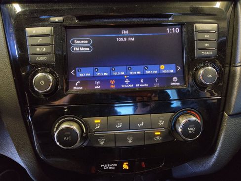 Used 2020 Nissan Rogue S FWD image 25