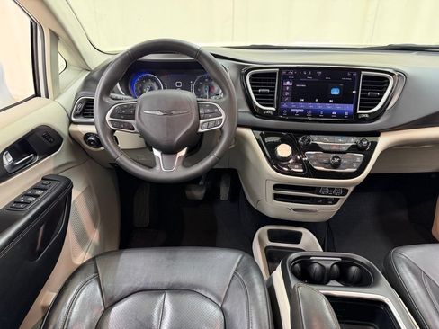 Used 2022 Chrysler Pacifica Touring-L FWD image 30