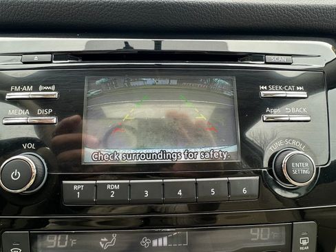 Used 2015 Nissan Rogue SV w/ SV Moonroof Package image 17