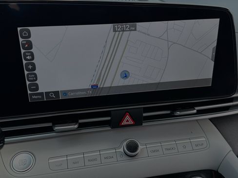 Used 2025 Hyundai Elantra Limited FWD image 18