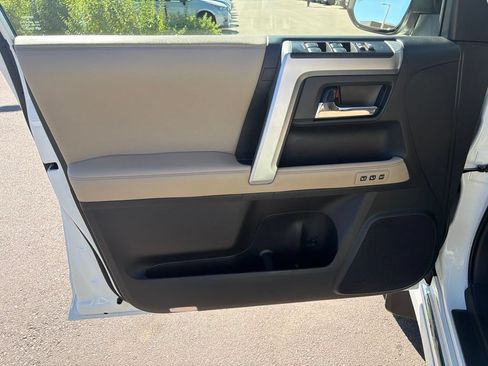 Used 2023 Toyota 4Runner Limited AWD/4WD image 23