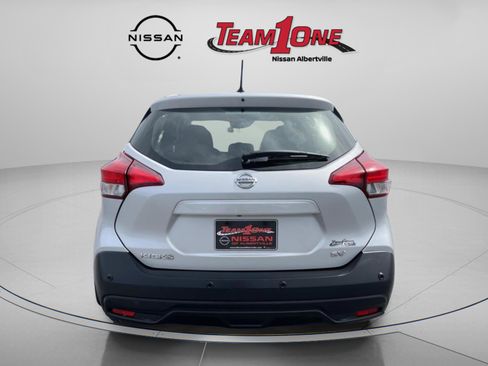 Used 2020 Nissan Kicks SV FWD image 7