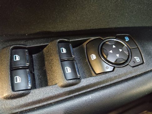 Used 2018 Ford Edge SE image 27