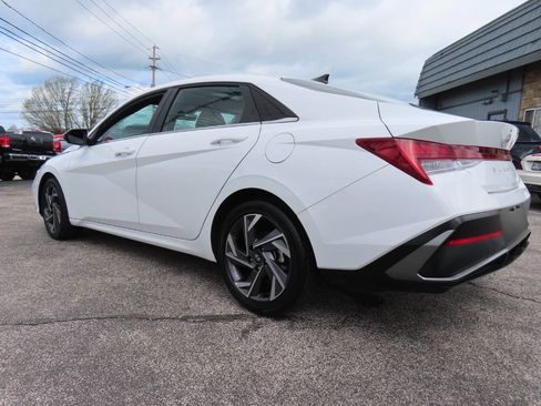 Used 2025 Hyundai Elantra Limited image 25