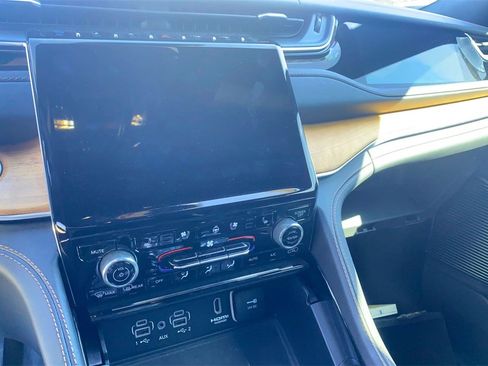 Used 2022 Jeep Grand Cherokee Summit image 10