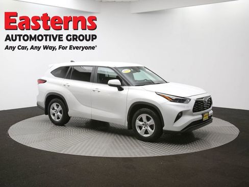 Used 2023 Toyota Highlander LE image 48