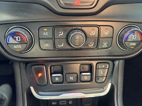 Used 2018 GMC Terrain SLT image 14