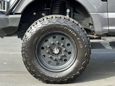 Used 2022 Ford F250 Lariat w/ Black Appearance Package image 25