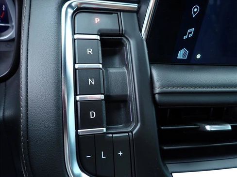 Used 2023 Chevrolet Tahoe High Country AWD/4WD image 23