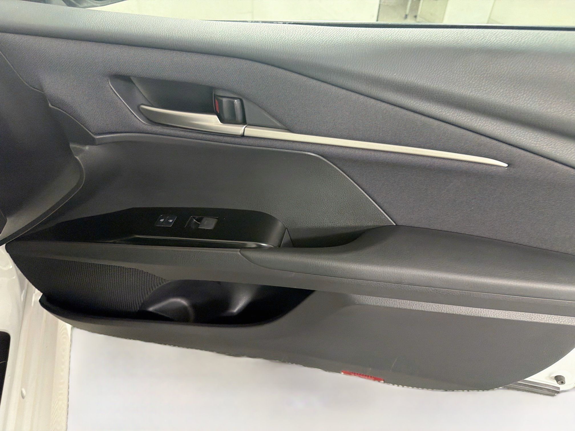 Used 2025 Toyota Camry LE FWD image 30