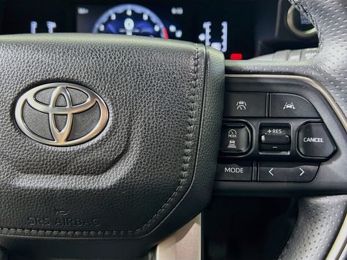 Used 2025 Toyota 4Runner SR5 AWD/4WD image 19