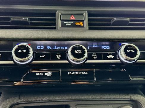 Used 2025 Honda Pilot Sport image 18