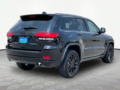 Used 2018 Jeep Grand Cherokee Altitude AWD/4WD image 6