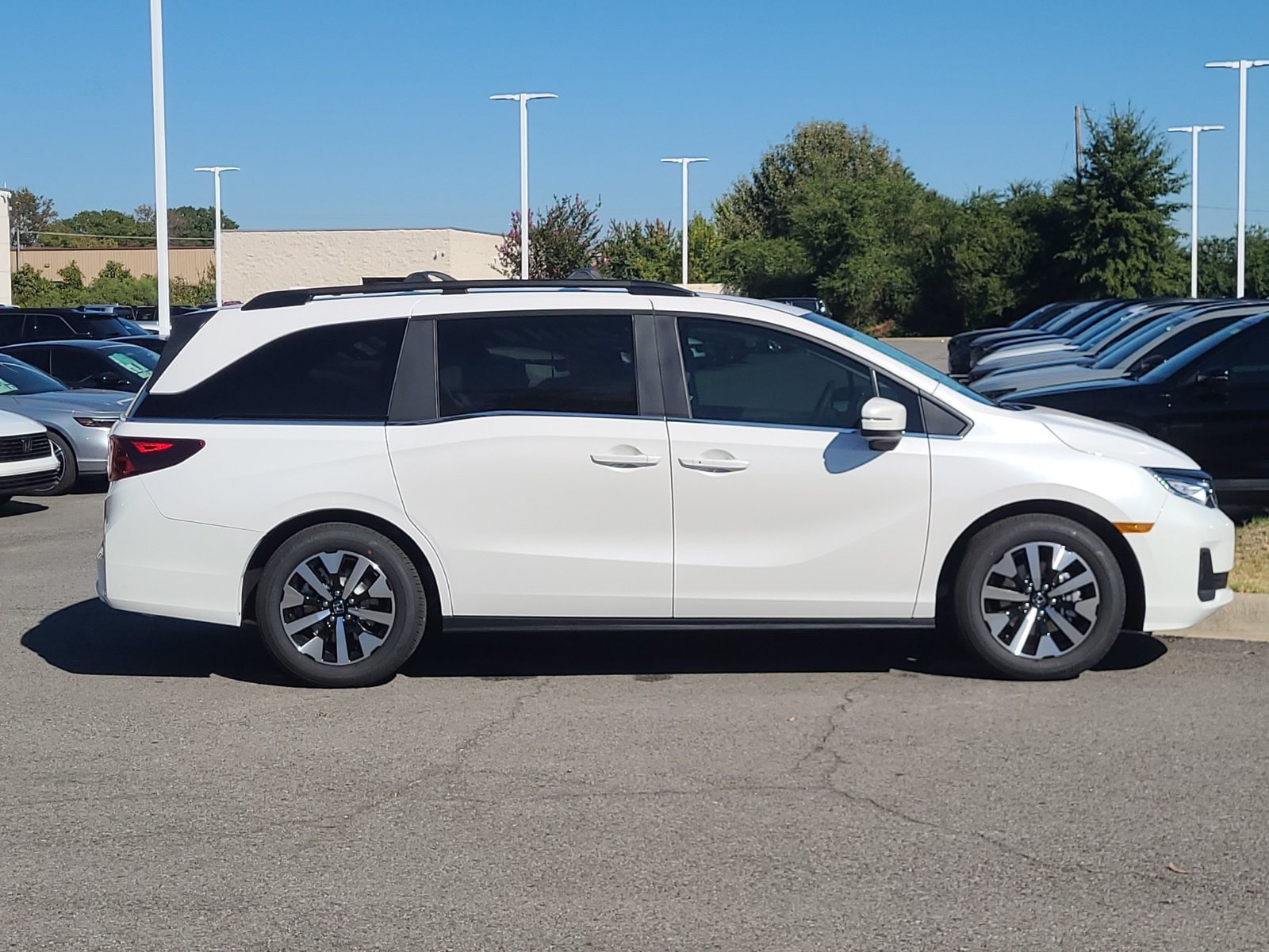 New 2027 Honda Odyssey EX-L image 2