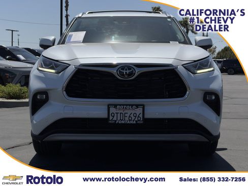 Used 2025 Toyota Highlander Platinum AWD/4WD image 2