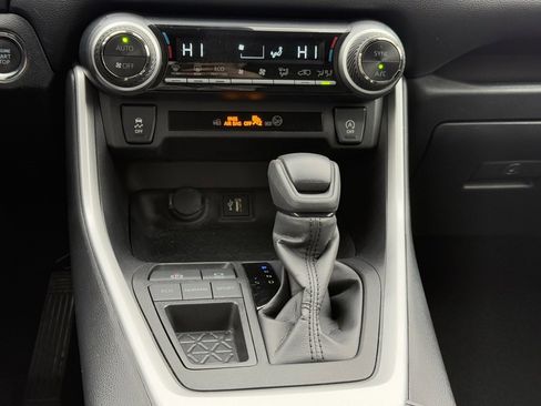 Used 2024 Toyota RAV4 XLE image 18