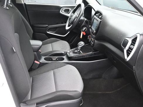 Used 2020 Kia Soul LX FWD image 16
