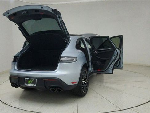 Used 2024 Porsche Macan w/ Premium Plus Package image 74