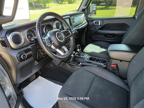 Used 2018 Jeep Wrangler Unlimited Sahara w/ Dual Top Group AWD/4WD image 11