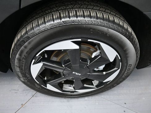 Certified 2025 Kia Sorento EX image 15