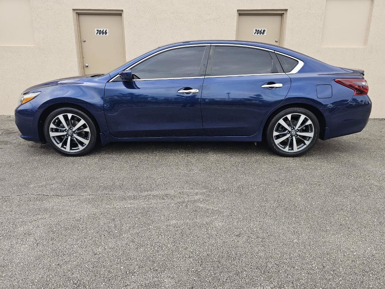 Used 2017 Nissan Altima 2.5 SR FWD image 11