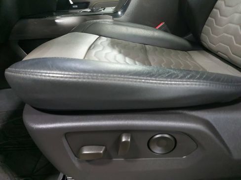 Used 2024 Chevrolet Silverado 2500 ZR2 w/ Technology Package AWD/4WD image 29