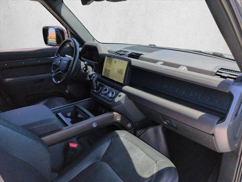Used 2023 Land Rover Defender 130 X-Dynamic SE AWD/4WD image 13