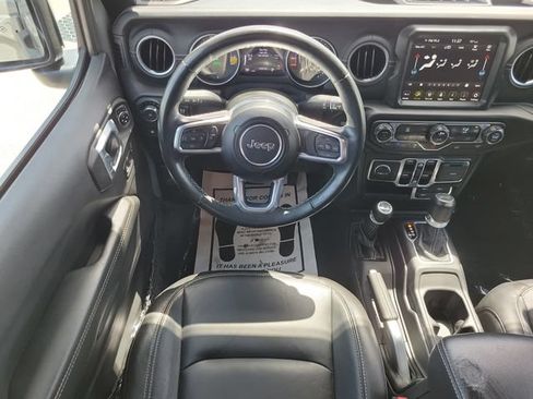 Used 2022 Jeep Wrangler Unlimited Sahara AWD/4WD image 13
