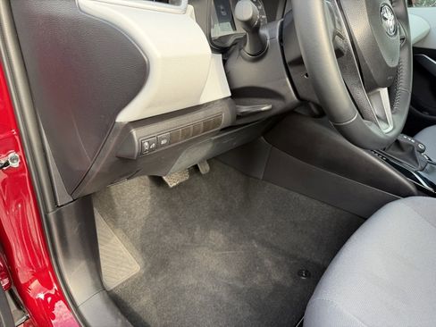 Certified 2025 Toyota Corolla SE image 14