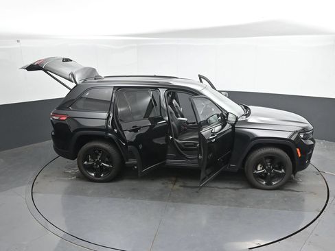 Used 2023 Jeep Grand Cherokee Altitude AWD/4WD image 49