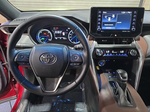 Used 2021 Toyota Venza XLE w/ Softex Package AWD/4WD image 16