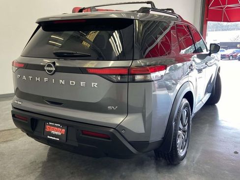 Used 2022 Nissan Pathfinder SV image 3