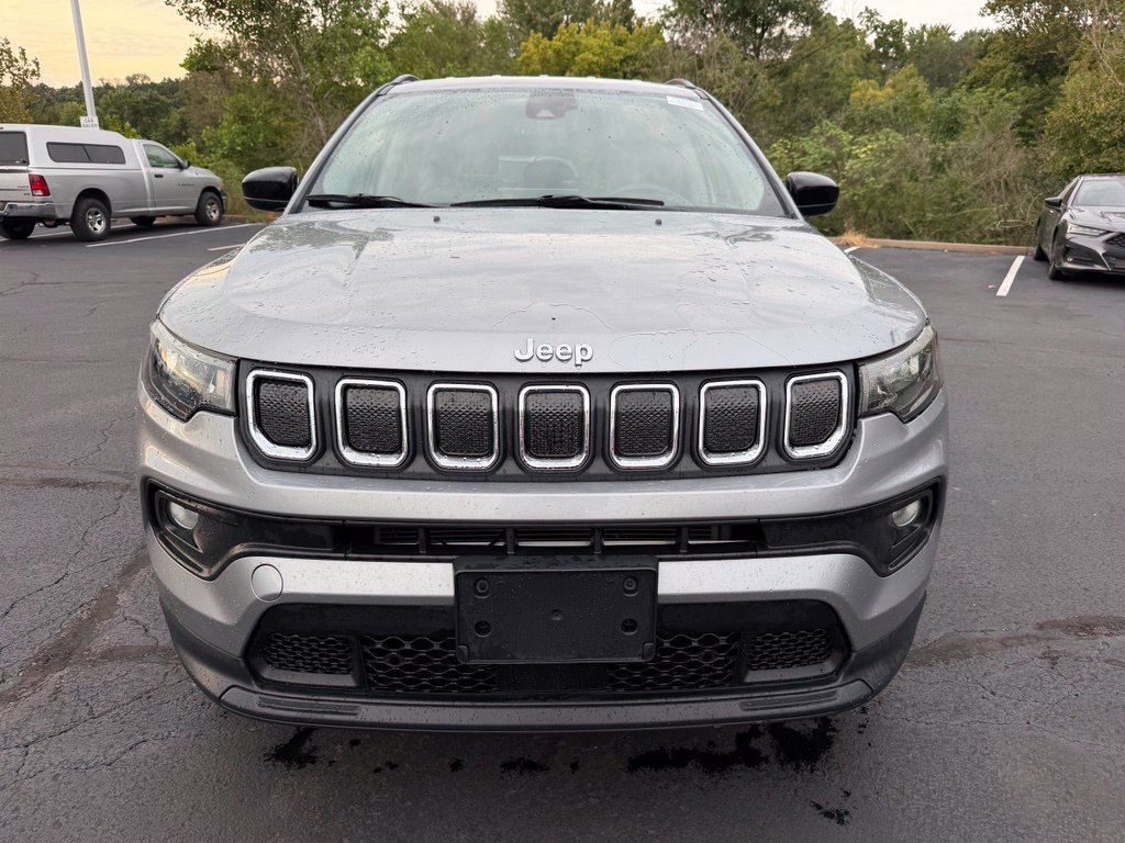 Used 2022 Jeep Compass Latitude w/ Convenience Group AWD/4WD image 2