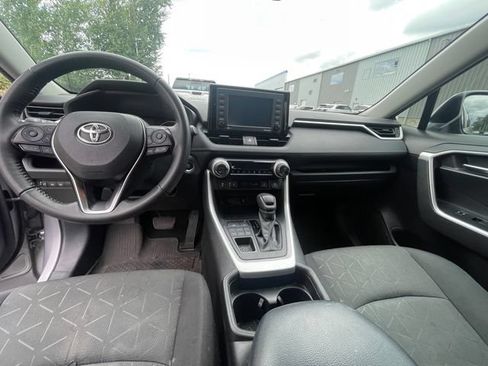 Used 2021 Toyota RAV4 XLE w/ XLE Grade Weather Package AWD/4WD image 10