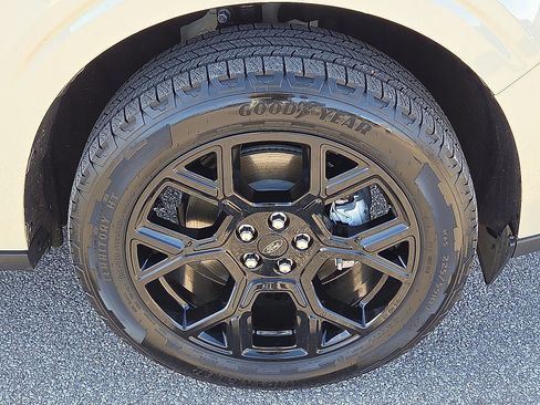 Used 2025 Ford Maverick Lariat w/ Black Appearance Package image 7